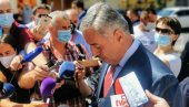 MILO SVOJE ZOVE NA OKUPLJANJE: Nova zaoštravanja u Crnoj Gori posle pobede opozicije MILO SVOJE ZOVE NA OKUPLJANJE: Nova zaoštravanja u Crnoj Gori posle pobede opozicije