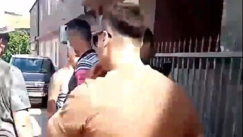 KUPOVINA GLASOVA U CRNOJ GORI: Punkt DPS-a snimljen u Podgorici! (VIDEO) KUPOVINA GLASOVA U CRNOJ GORI: Punkt DPS-a snimljen u Podgorici! (VIDEO)