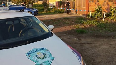 КОМШИЈЕ ОТКРИЛЕ ДЕТАЉЕ СТРАВИЧНОГ НАСИЉА КОД ЧАЧКА: Синоћ је лупао на врата, остао је целу ноћ, када су деца отворила упао је и узео нож КОМШИЈЕ ОТКРИЛЕ ДЕТАЉЕ СТРАВИЧНОГ НАСИЉА КОД ЧАЧКА: Синоћ је лупао на врата, остао је целу ноћ, када су деца отворила упао је и узео нож