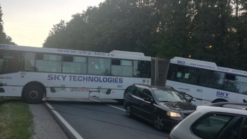 EPILOG INCIDENTA KOD LIPOVICE: Šoferu autobusa 591 prijava, otkaz jer je vozio brzo EPILOG INCIDENTA KOD LIPOVICE: Šoferu autobusa 591 prijava, otkaz jer je vozio brzo