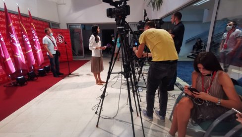 NOVOSTI U ŠTABU DPS: Evo šta se trenutno dešava kod Mila Đukanovića (VIDEO) NOVOSTI U ŠTABU DPS: Evo šta se trenutno dešava kod Mila Đukanovića (VIDEO)
