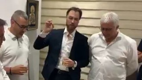 ĐUKANOVIĆ PAKUJE KOFERE: Oglasio se Marko Milačić posle pobede opozicije! (VIDEO) ĐUKANOVIĆ PAKUJE KOFERE: Oglasio se Marko Milačić posle pobede opozicije! (VIDEO)