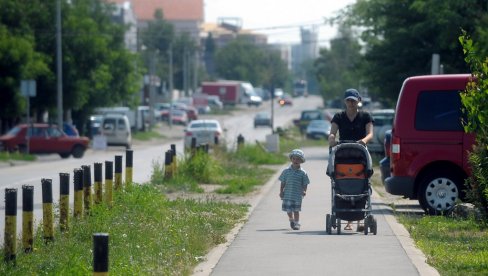СТИЖУ МАЈСТОРИ ЗА ПАРК И КАНАЛИЗАЦИЈУ: Расписан тендер за извођење радова у земунском насељу Алтина СТИЖУ МАЈСТОРИ ЗА ПАРК И КАНАЛИЗАЦИЈУ: Расписан тендер за извођење радова у земунском насељу Алтина