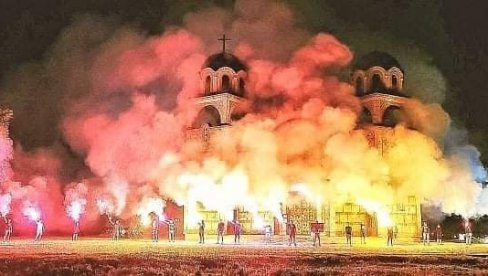 УЗ ВАТРОМЕТ, СИРЕНЕ И ПЕСМУ: Историјски успех опозиције у ЦГ славио се широм Србије (ВИДЕО) УЗ ВАТРОМЕТ, СИРЕНЕ И ПЕСМУ: Историјски успех опозиције у ЦГ славио се широм Србије (ВИДЕО)