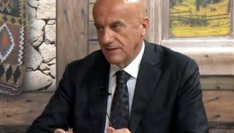 ТУЧА У ДАКИНОМ ШТАБУ: Раскол пред изборе у редовима бизнисмена, људи схватили о коме се ради ТУЧА У ДАКИНОМ ШТАБУ: Раскол пред изборе у редовима бизнисмена, људи схватили о коме се ради