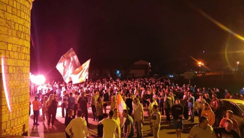 ОПОЗИЦИЈА ДО НОГУ ПОТУКЛА ДПС: Славило се у Пљевљима целу ноћ ОПОЗИЦИЈА ДО НОГУ ПОТУКЛА ДПС: Славило се у Пљевљима целу ноћ