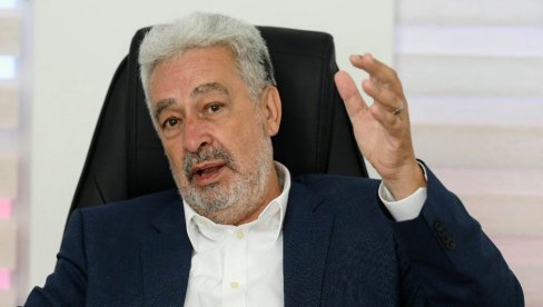 BRUKA I SRAMOTA: Dok komite prete nasiljem, evo šta radi Krivokapić! BRUKA I SRAMOTA: Dok komite prete nasiljem, evo šta radi Krivokapić!