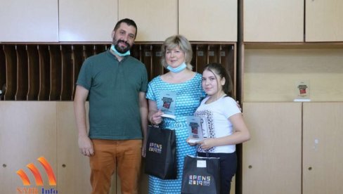 САНЕЛИНА ПОСЛОВИЦА НАЈБОЉА: Не гледа Бог на каљаве ноге, већ на чисто срце САНЕЛИНА ПОСЛОВИЦА НАЈБОЉА: Не гледа Бог на каљаве ноге, већ на чисто срце