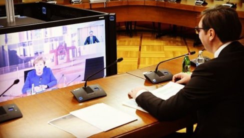 ВУЧИЋ РАЗГОВАРАО СА МЕРКЕЛ: Захвалан сам канцеларки на подршци економском и политичком развоју Србије (ФОТО) ВУЧИЋ РАЗГОВАРАО СА МЕРКЕЛ: Захвалан сам канцеларки на подршци економском и политичком развоју Србије (ФОТО)