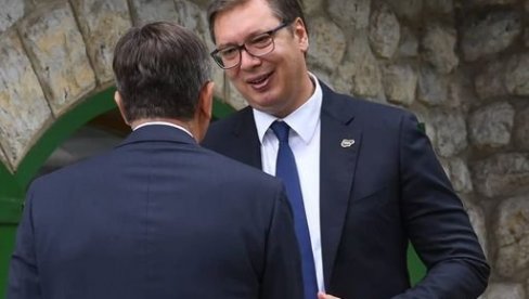 ВУЧИЋ СА БЛЕДА: Ангела Меркел ме је охрабрила пред пут у Вашингтон и Брисел (ВИДЕО) ВУЧИЋ СА БЛЕДА: Ангела Меркел ме је охрабрила пред пут у Вашингтон и Брисел (ВИДЕО)