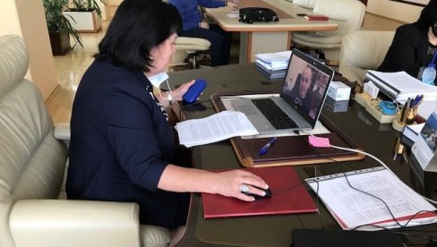ПРЕДСТАВНИЦИ “ЗАРУБЕЖЊЕФТА” СА МИНИСТАРКОМ ГОЛИЋ: Рафинерија нафте Брод од децембра почиње користити гас ПРЕДСТАВНИЦИ “ЗАРУБЕЖЊЕФТА” СА МИНИСТАРКОМ ГОЛИЋ: Рафинерија нафте Брод од децембра почиње користити гас