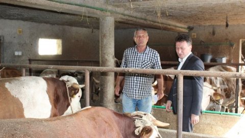 ДИРЕКТНО ЈЕ НАЈБОЉЕ: Подршка угљевичком фармеру (ФОТО) ДИРЕКТНО ЈЕ НАЈБОЉЕ: Подршка угљевичком фармеру (ФОТО)