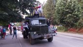 VELIKA POBEDNIČKA LITIJA U BERANAMA: Hiljade ljudi slavi pad Mila Đukanovića (VIDEO) VELIKA POBEDNIČKA LITIJA U BERANAMA: Hiljade ljudi slavi pad Mila Đukanovića (VIDEO)