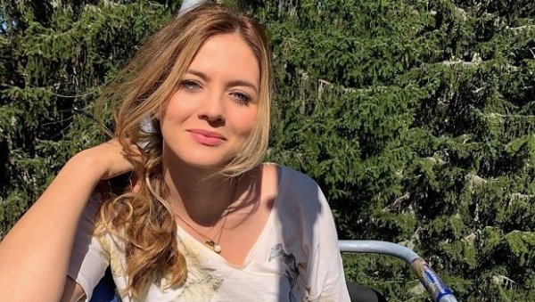 НИНА ОСВОЈИЛА ПАНЧИЋЕВ ВРХ: Млада глумица провела викенд на Копаонику НИНА ОСВОЈИЛА ПАНЧИЋЕВ ВРХ: Млада глумица провела викенд на Копаонику
