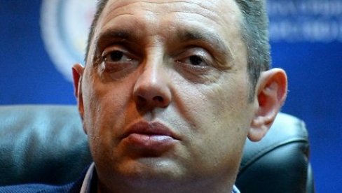 ВУЧИЋ ЋЕ ПРЕ ОСТАВИТИ ГЛАВУ НЕГО СРБИЈУ: Вулин - Шиптарима обећан папир са захтевом за признање Косова, притисак на председника ВУЧИЋ ЋЕ ПРЕ ОСТАВИТИ ГЛАВУ НЕГО СРБИЈУ: Вулин - Шиптарима обећан папир са захтевом за признање Косова, притисак на председника