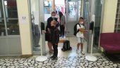 POČINJE ŠKOLA: Đaci prvaci upoznali učitelje, uz stroge mere danas sedaju u klupe POČINJE ŠKOLA: Đaci prvaci upoznali učitelje, uz stroge mere danas sedaju u klupe