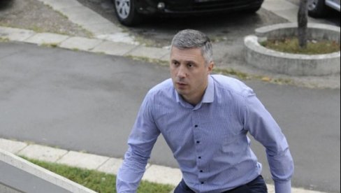 BOŠKOVU STRANKU NAPUSTIO NJEGOV POVERENIK SA KiM: Jedino se predsednik Vučić zalaže za interese južne pokrajine i za iste bori (FOTO) BOŠKOVU STRANKU NAPUSTIO NJEGOV POVERENIK SA KiM: Jedino se predsednik Vučić zalaže za interese južne pokrajine i za iste bori (FOTO)