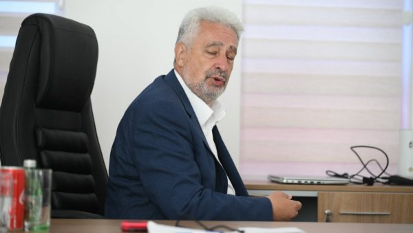 ЕВО ШТА СЕ ДЕСИЛО ДОК ЈЕ КРИВОКАПИЋ ПРИЧАО ЗА НОВОСТИ: Разговор је прекинула ЈЕДНА ПЕСМА, телефон није престајао да звони ЕВО ШТА СЕ ДЕСИЛО ДОК ЈЕ КРИВОКАПИЋ ПРИЧАО ЗА НОВОСТИ: Разговор је прекинула ЈЕДНА ПЕСМА, телефон није престајао да звони
