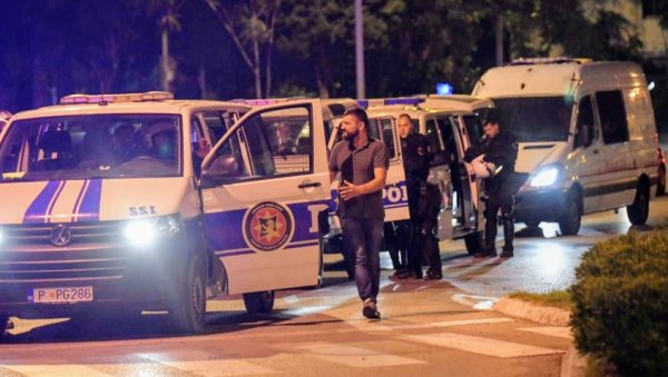 ПОКУШАО ДА ПОБЕГНЕ ИЗ ПОЛИЦИЈСКЕ СТАНИЦЕ? Подгоричанин током саслушања искочио кроз прозор ПОКУШАО ДА ПОБЕГНЕ ИЗ ПОЛИЦИЈСКЕ СТАНИЦЕ? Подгоричанин током саслушања искочио кроз прозор