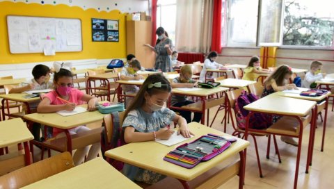 ДАНАС СЕ ДОНОСИ ОДЛУКА О ШКОЛАМА: Министар Ружић објавио како ће највероватније бити организована настава ДАНАС СЕ ДОНОСИ ОДЛУКА О ШКОЛАМА: Министар Ружић објавио како ће највероватније бити организована настава