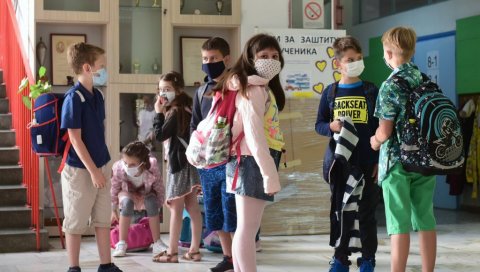 РОДИТЕЉИМА ПРЕТИ ПРИЈАВА! Послали дете заражено короном у школу, случај треба свима да служи за наук РОДИТЕЉИМА ПРЕТИ ПРИЈАВА! Послали дете заражено короном у школу, случај треба свима да служи за наук