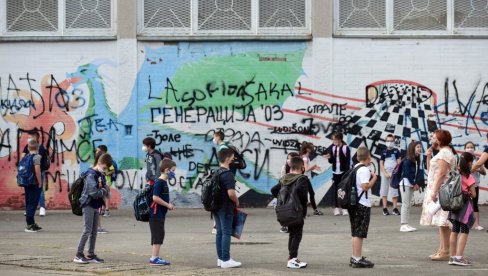 ШКОЛЕ У ЦРНОЈ ГОРИ: Почињу да раде по систему семафора ШКОЛЕ У ЦРНОЈ ГОРИ: Почињу да раде по систему семафора