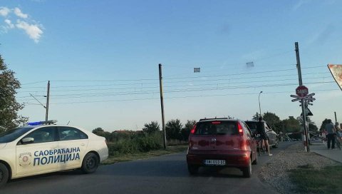 ДЕЧАК ПОДЛЕГАО ПОВРЕДАМА: Преминуо седмогодишњак ког је ударио воз у Сремској Митровици ДЕЧАК ПОДЛЕГАО ПОВРЕДАМА: Преминуо седмогодишњак ког је ударио воз у Сремској Митровици