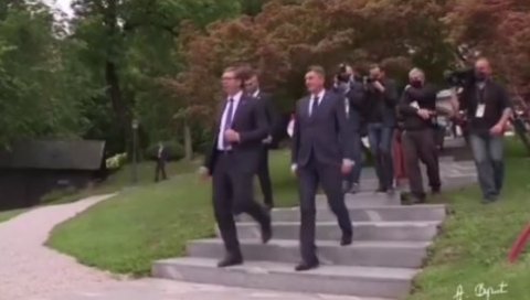 ВУЧИЋ ОБЈАВИО ВИДЕО СА БЛЕДА: Ево како је протекла дводневна посета Словенији ВУЧИЋ ОБЈАВИО ВИДЕО СА БЛЕДА: Ево како је протекла дводневна посета Словенији