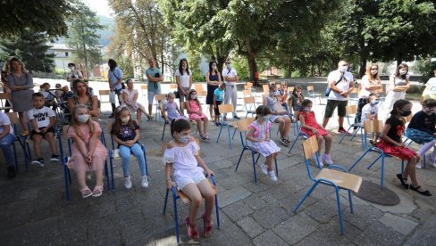 КОРОНА ГЕНЕРАЦИЈА У КЛУПАМА: У основним и средњим школама на територији Ужица преко 10.000 ученика КОРОНА ГЕНЕРАЦИЈА У КЛУПАМА: У основним и средњим школама на територији Ужица преко 10.000 ученика