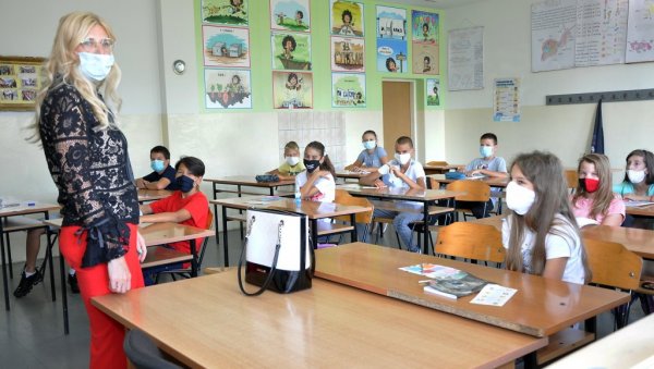 ПОЗНАТ ТАЧАН БРОЈ ЗАРАЖЕНИХ УЧЕНИКА И НАСТАВНИКА У ШКОЛАМА: Дарија Кисић Тепавчевић о корони међу ђацима ПОЗНАТ ТАЧАН БРОЈ ЗАРАЖЕНИХ УЧЕНИКА И НАСТАВНИКА У ШКОЛАМА: Дарија Кисић Тепавчевић о корони међу ђацима
