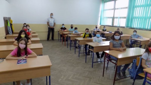 КОВИД ВЕЛИКИ ИЗАЗОВ И ЗА ОБРАЗОВАЊЕ: У Лесковцу традиционално окупљање са директорима школа КОВИД ВЕЛИКИ ИЗАЗОВ И ЗА ОБРАЗОВАЊЕ: У Лесковцу традиционално окупљање са директорима школа