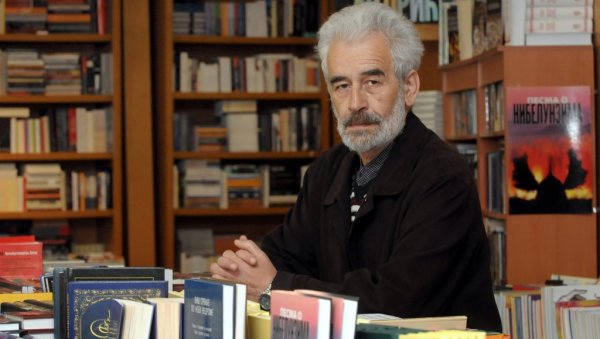 Песник Ђорђо Сладоје, добитник угледне награде Извиискра Његошева Песник Ђорђо Сладоје, добитник угледне награде Извиискра Његошева