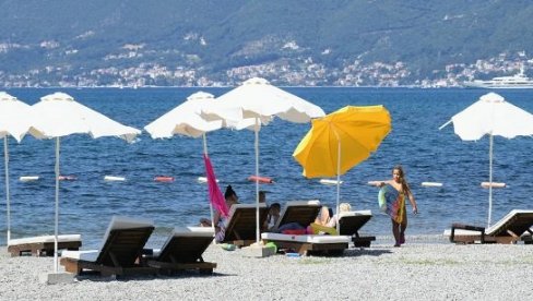 POTPUNI KOLAPS SEZONE: U Crnoj Gori ove godine za oko 83 odsto turista manje! POTPUNI KOLAPS SEZONE: U Crnoj Gori ove godine za oko 83 odsto turista manje!