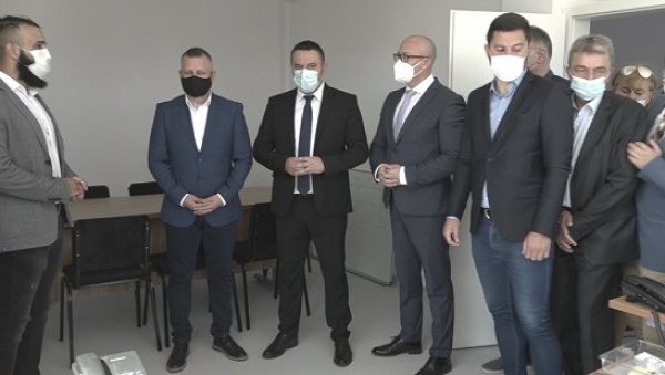 ЗАДРЖАВАЊЕМ МЛАДИХ ИЗГРАДИЋЕМО БУДУЋНОСТ: Срђан Поповић, председник Општине Грачаница, о приоритетним плановима локалне самоуправе ЗАДРЖАВАЊЕМ МЛАДИХ ИЗГРАДИЋЕМО БУДУЋНОСТ: Срђан Поповић, председник Општине Грачаница, о приоритетним плановима локалне самоуправе