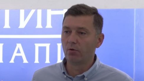 NEBOJŠA ZELENOVIĆ POTVRDIO: Mi stojimo iza kamenovanja policije i paljenja Gradske kuće u Novom Sadu! (FOTO) NEBOJŠA ZELENOVIĆ POTVRDIO: Mi stojimo iza kamenovanja policije i paljenja Gradske kuće u Novom Sadu! (FOTO)