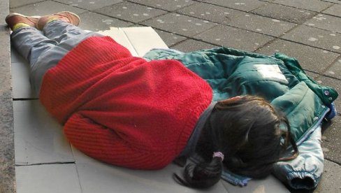 DECU ULICE ODUZIMAJU OD RODITELJA: Zaštitnik građana izneo podatke o maloletničkom prosjačenju DECU ULICE ODUZIMAJU OD RODITELJA: Zaštitnik građana izneo podatke o maloletničkom prosjačenju