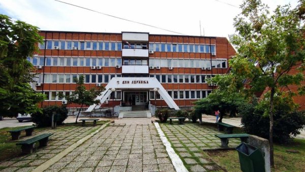 ВИШЕ ОД ПОЛОВИНЕ ПАЦИЈЕНАТА НА КИСЕОНИКУ: У врањским ковид болницама слободно само 12 места ВИШЕ ОД ПОЛОВИНЕ ПАЦИЈЕНАТА НА КИСЕОНИКУ: У врањским ковид болницама слободно само 12 места