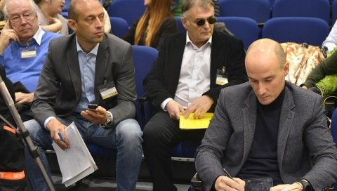 НЕ ОДУСТАЈУ ОД ИЗБОРА У ДС: Четворица демократа тврде да је одлука о њиховом избацивању из странке нелегална НЕ ОДУСТАЈУ ОД ИЗБОРА У ДС: Четворица демократа тврде да је одлука о њиховом избацивању из странке нелегална