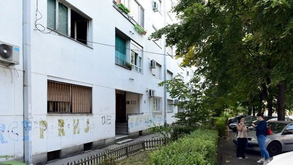 ДЕЧАК И ДАЉЕ КРИТИЧНО: Не зна се како је Т. Ј. (12) пао са терасе петог спрата на Палилули ДЕЧАК И ДАЉЕ КРИТИЧНО: Не зна се како је Т. Ј. (12) пао са терасе петог спрата на Палилули