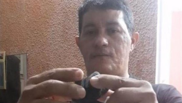 У ОВОМ ГРАДУ ПАРЕ ПАДАЈУ СА НЕБА: Хиљаде људи похрило да јури необично камење! (ВИДЕО) У ОВОМ ГРАДУ ПАРЕ ПАДАЈУ СА НЕБА: Хиљаде људи похрило да јури необично камење! (ВИДЕО)