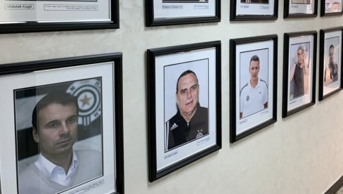 ДОЛАЗАК СТАНОЈЕВИЋА НА СТАДИОН: Успомене у ходницима фудбалског здања у Хумској (ВИДЕО) ДОЛАЗАК СТАНОЈЕВИЋА НА СТАДИОН: Успомене у ходницима фудбалског здања у Хумској (ВИДЕО)