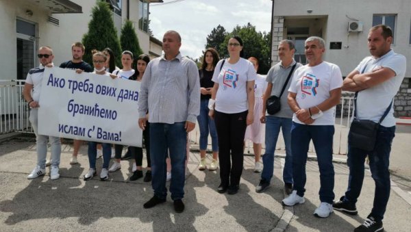 МЛАДИ KОАЛИЦИЈЕ ЗА БУДУЋНОСТ ЦРНЕ ГОРЕ ТВРДЕ: Инциденти у Пљевљима дело државне безбедности, постој снимци као доказ! МЛАДИ KОАЛИЦИЈЕ ЗА БУДУЋНОСТ ЦРНЕ ГОРЕ ТВРДЕ: Инциденти у Пљевљима дело државне безбедности, постој снимци као доказ!