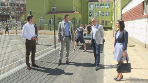 НОВИ ТЕРЕН У МЕДИЦИНСКОЈ ШКОЛИ: Ученицима обезбеђени бољи услови НОВИ ТЕРЕН У МЕДИЦИНСКОЈ ШКОЛИ: Ученицима обезбеђени бољи услови