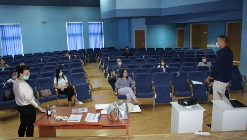 ПОМОЋ ПРЕДУЗЕТНИЦИМА У УГЉЕВИКУ: Доброј идеји 5.000 КМ ПОМОЋ ПРЕДУЗЕТНИЦИМА У УГЉЕВИКУ: Доброј идеји 5.000 КМ
