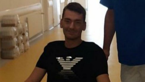 ДВА МЕСЕЦА СУ СЕ ЛЕКАРИ БОРИЛИ ЗА ЊЕГОВ ЖИВОТ: Отказивали су му органи, срце је попуштало, али је Предраг (20) победио респиратор и корону ДВА МЕСЕЦА СУ СЕ ЛЕКАРИ БОРИЛИ ЗА ЊЕГОВ ЖИВОТ: Отказивали су му органи, срце је попуштало, али је Предраг (20) победио респиратор и корону
