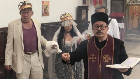 МИМА КАРАЏИЋ СТАО НА ЛУДИ КАМЕН: Бура због фотографије са црквеног венчања глумца! МИМА КАРАЏИЋ СТАО НА ЛУДИ КАМЕН: Бура због фотографије са црквеног венчања глумца!