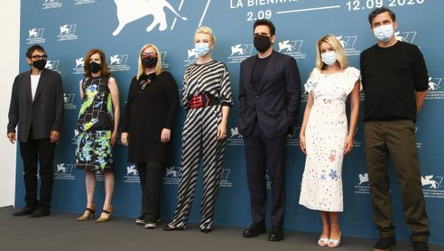 МОСТРА САЧУВАЛА СРЦЕ: У Венецији, уз све мере заштите, почео једини филмски фестивал ове године МОСТРА САЧУВАЛА СРЦЕ: У Венецији, уз све мере заштите, почео једини филмски фестивал ове године