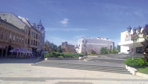 НИШТА ОД УРЕЂЕЊА НОВОСАДСКОГ ПОЗОРИШНОГ ТРГА: Центар чека бољу понуду НИШТА ОД УРЕЂЕЊА НОВОСАДСКОГ ПОЗОРИШНОГ ТРГА: Центар чека бољу понуду