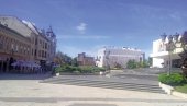 НИШТА ОД УРЕЂЕЊА НОВОСАДСКОГ ПОЗОРИШНОГ ТРГА: Центар чека бољу понуду НИШТА ОД УРЕЂЕЊА НОВОСАДСКОГ ПОЗОРИШНОГ ТРГА: Центар чека бољу понуду