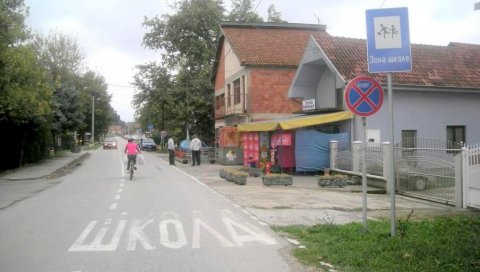 МУКЕ НАЈСТАРИЈИХ У МАЛОМ ЦРНИЋУ И ЖАБАРИМА: Добијају пензије, а не би преживели без - гастарбајтера МУКЕ НАЈСТАРИЈИХ У МАЛОМ ЦРНИЋУ И ЖАБАРИМА: Добијају пензије, а не би преживели без - гастарбајтера